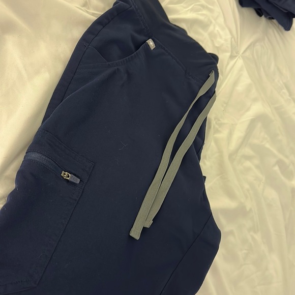 Figs- Zamora Jogger Scrub Pants - Picture 2 of 5